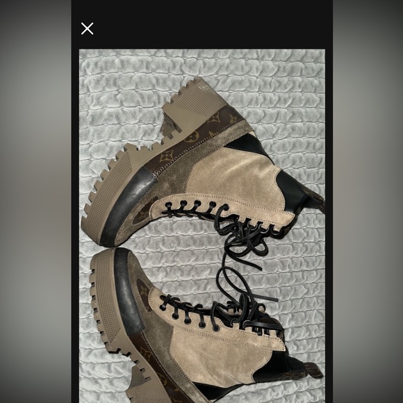 Like New Louis Vuitton Logo Boots size 39 - Picture 1 of 4